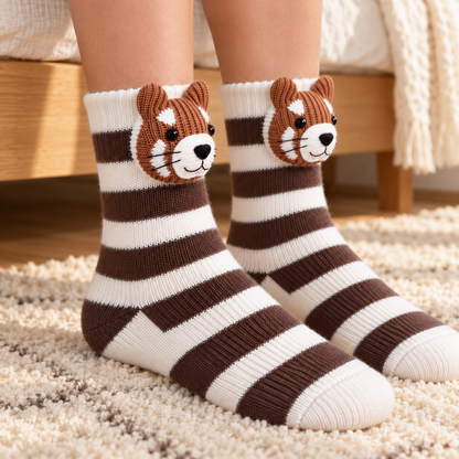 Le Panda Roux — paire de chaussettes portée